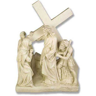 Statue depicting Jesus meeting His Mother while carrying the cross, a Station of the Cross scene — alternate view